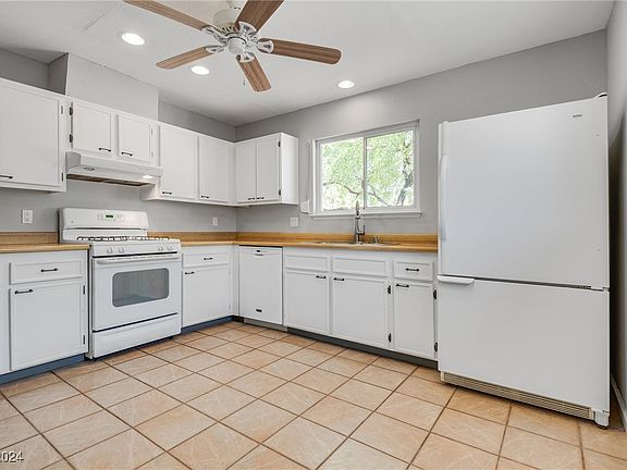 2nd image of 6780 Laronda Ln