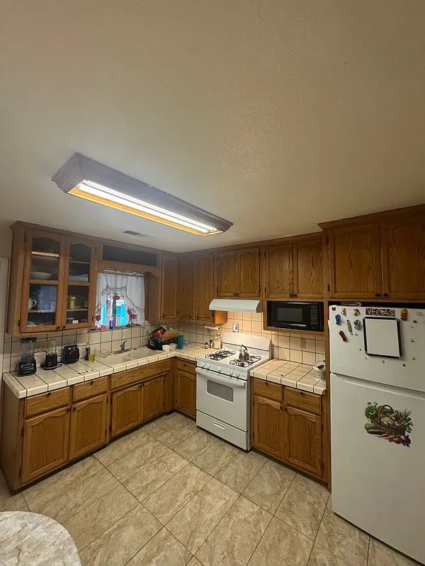2 bed, 1.0 bath, 864 sqft, $1,600 — Photo 4