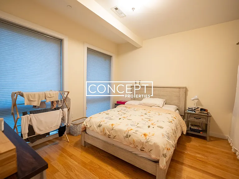Diamond Fenway — Photo 30