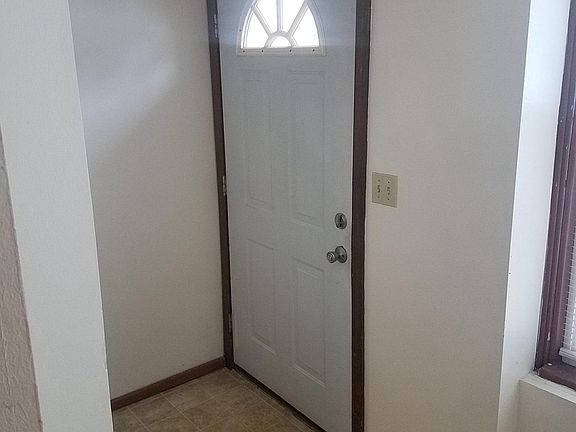 2nd image of 927 S 30th St APT A