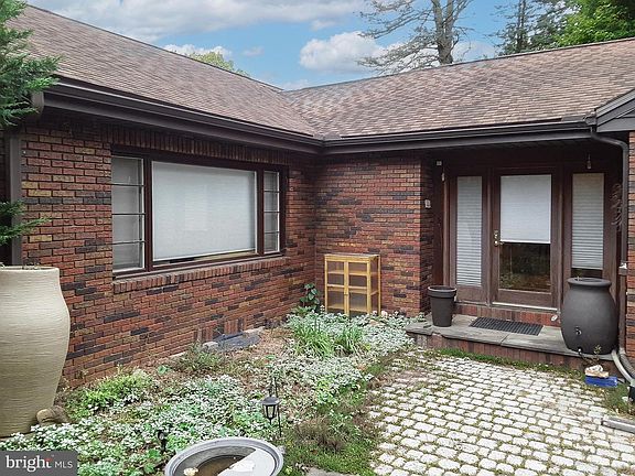 4th image of 612 Holly Ct