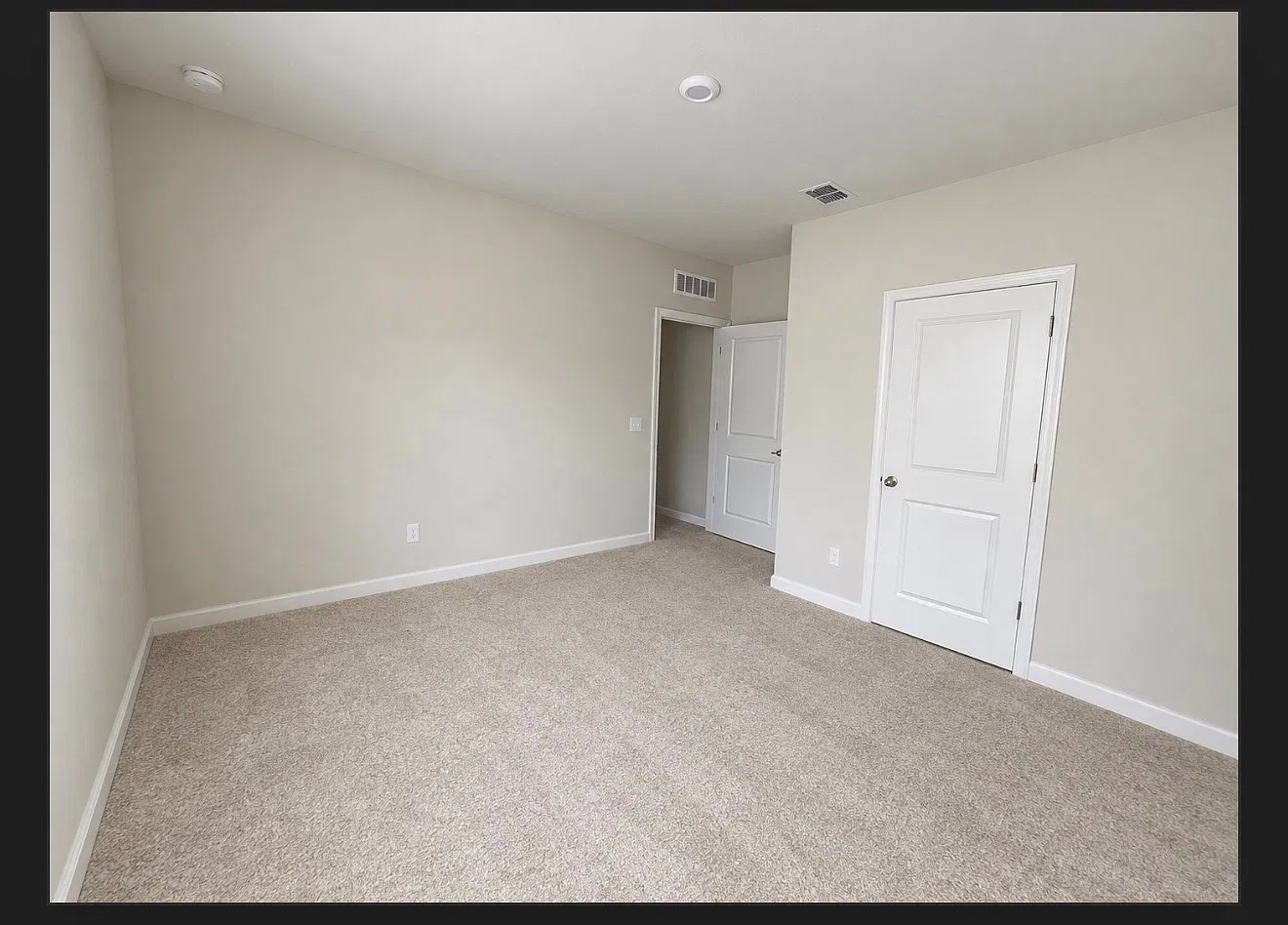 3 bed, 1317 sqft, $1,900 — Photo 3