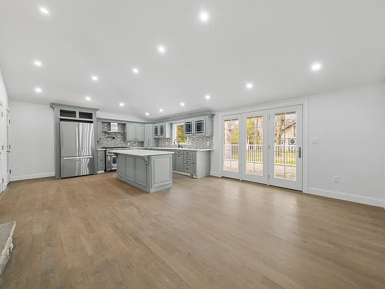 257 Southlawn Ave — Photo 10
