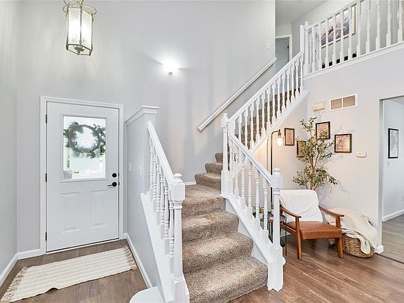 3rd image of 240 Autumn Oaks Dr