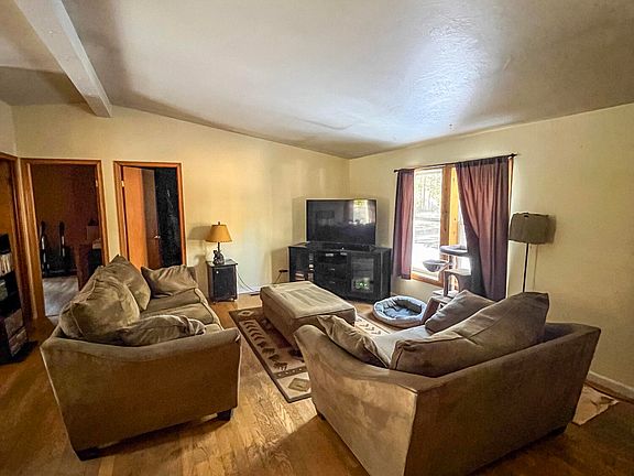 3rd image of 15737 Camino De Oro Ave