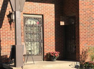 220 NW Highland Ln, Blue Springs, MO 64014