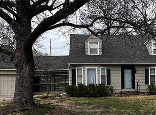 4400 W 53rd Ter, Roeland Park, KS 66205