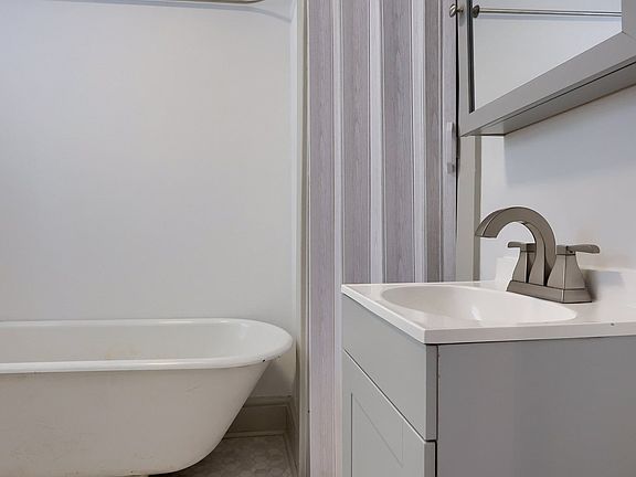 4th image of 40 W James St APT 10