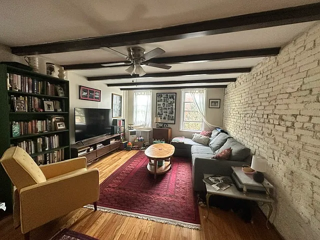 3 bed, 1.5 bath, 1500 sqft, $2,800 — Photo 1