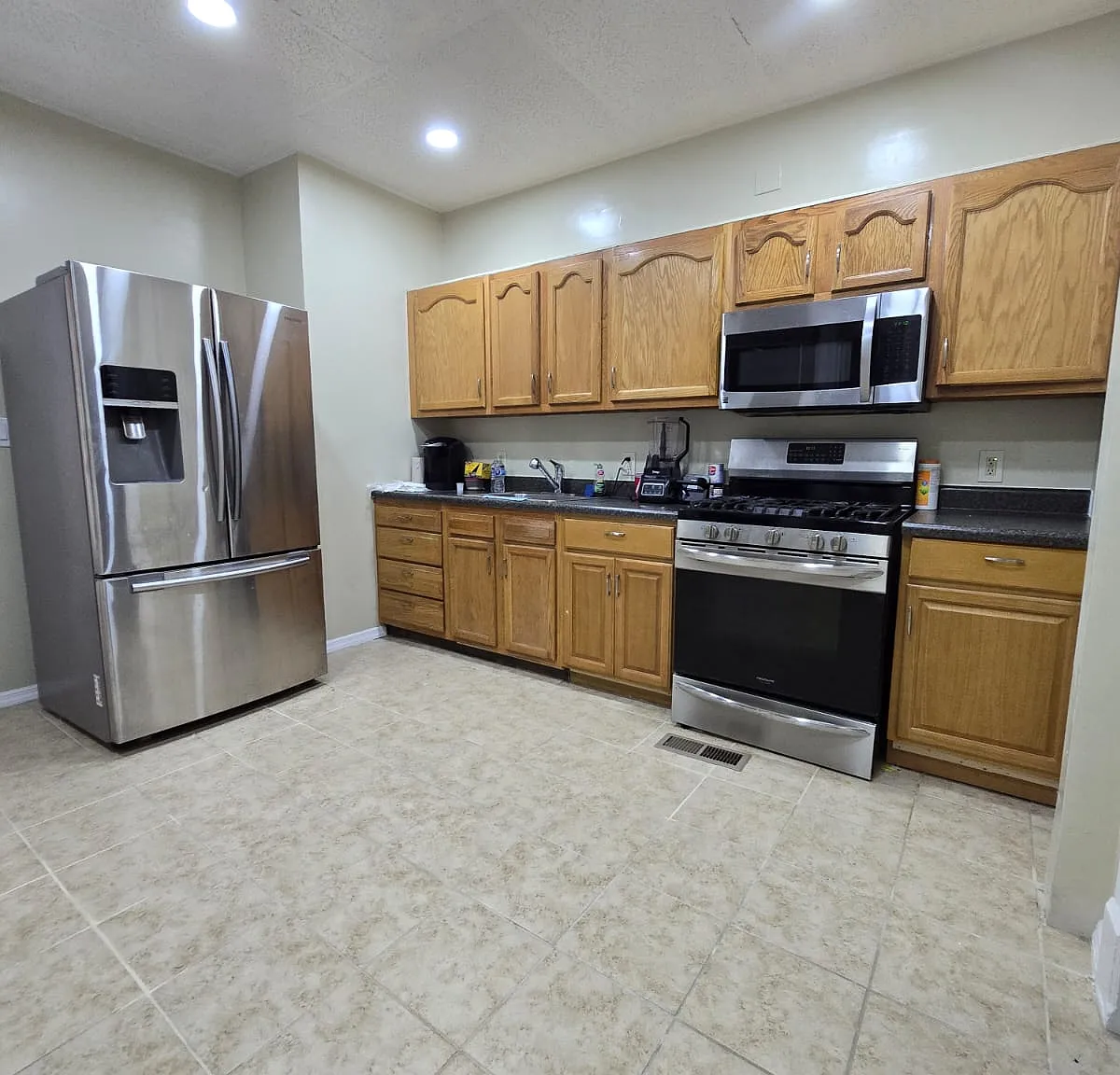 3 bed, 1.5 bath, 700 sqft, $1,350 — Photo 4