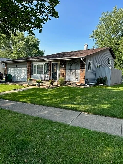 1000 Foxworth Blvd photo 1