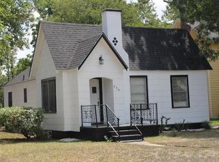 209 E 8th St, Elgin, TX 78621