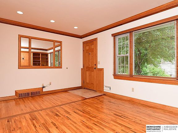 3rd image of 5622 Whitmore St
