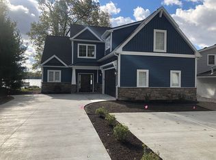 10041 Woodlawn Dr, Portage, MI 49002