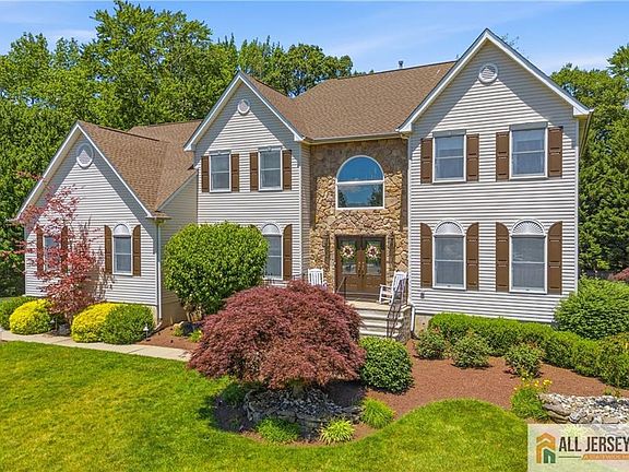 2nd image of 16 Kings Ct