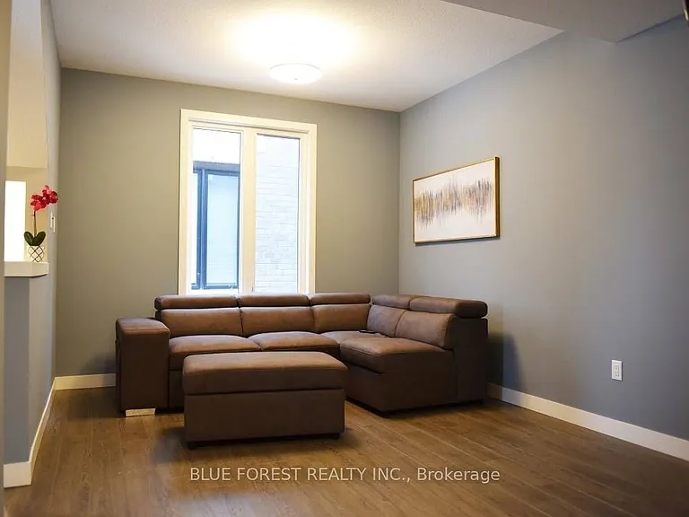 933 Manhattan Way #933 — Photo 10