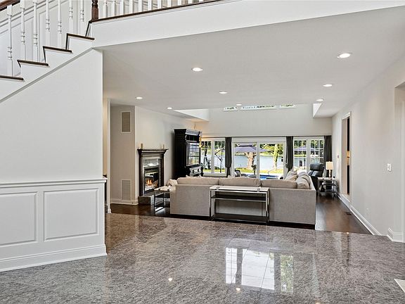 4th image of 18 Cedar Ln