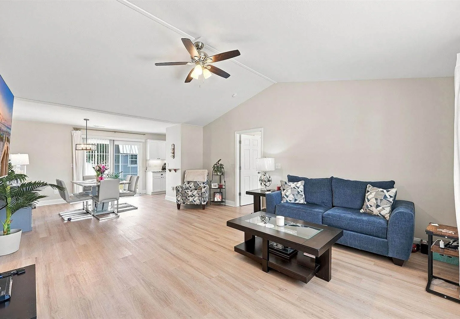 3 bed, 1375 sqft, $1,950 — Photo 4