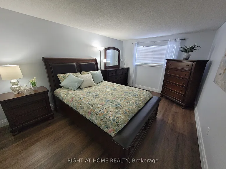 554 Halberstadt Cir — Photo 25