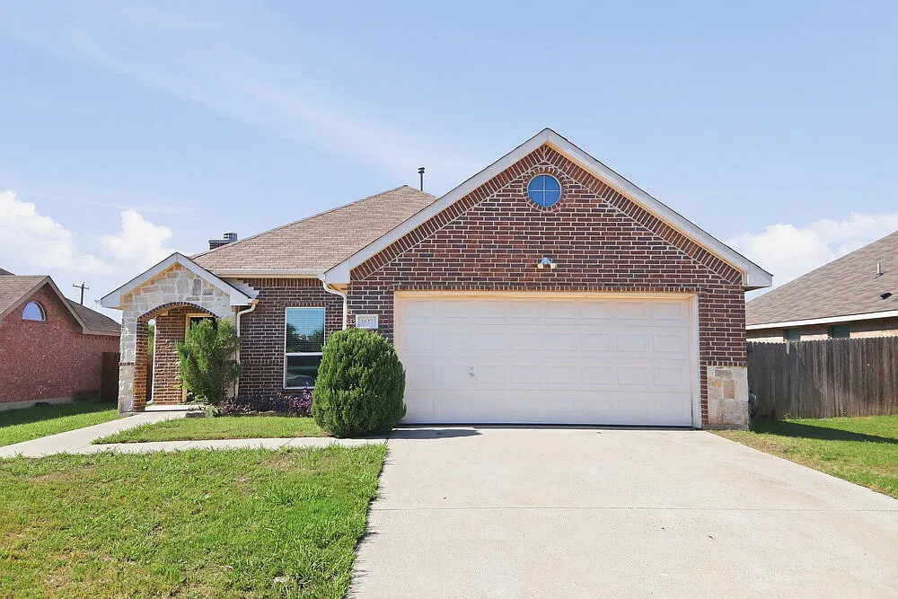 4 bed, 2.0 bath, 1741 sqft, $2,225 — Photo 1