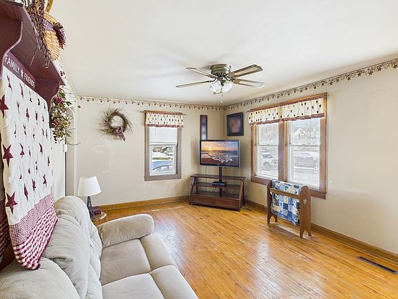 3rd image of 112 Helen Street