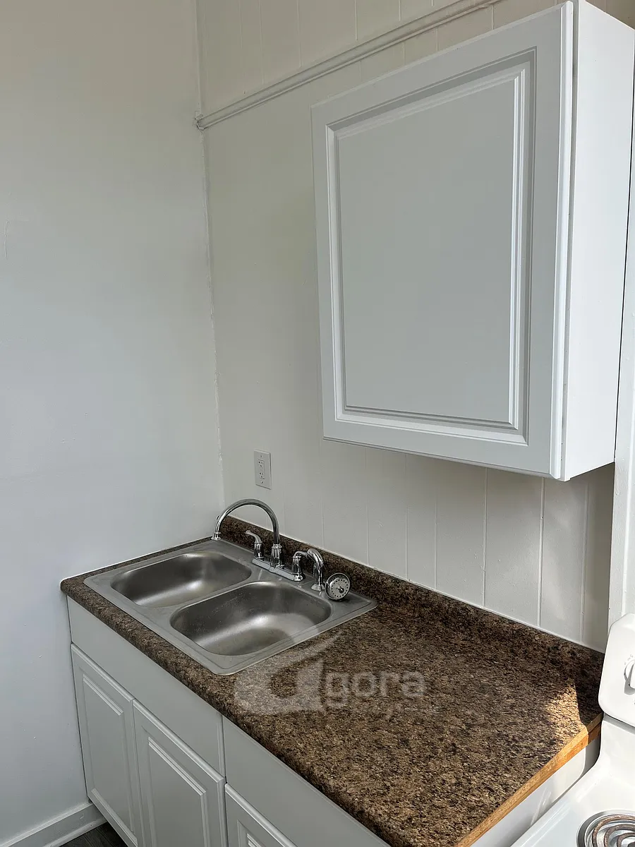 Building Photo - 505 Troy St #1