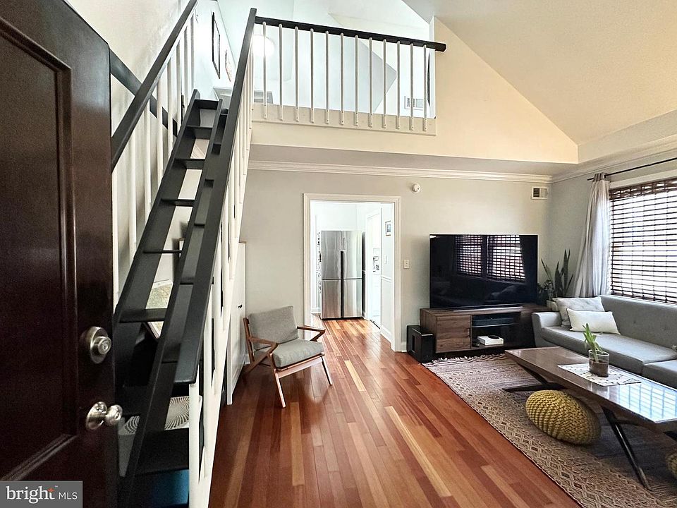 1st image of 718 S Washington St APT 302