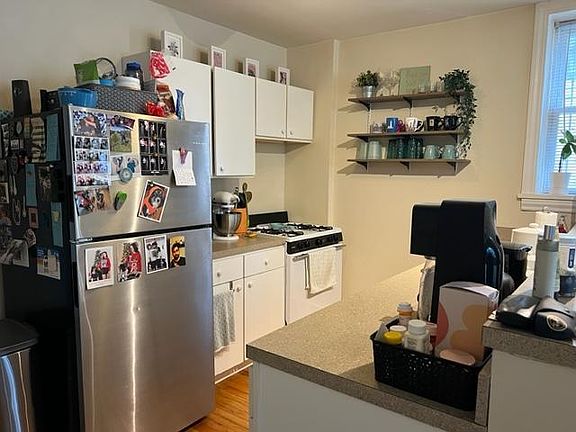 3rd image of 3014 W Wabansia Ave #1