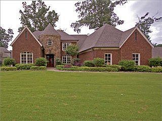 2nd image of 1005 Old Hearthstone Cir E