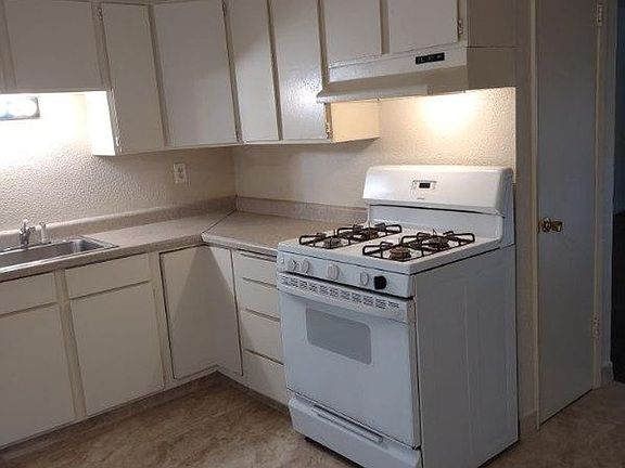 3rd image of 1112 W 5th St APT 1