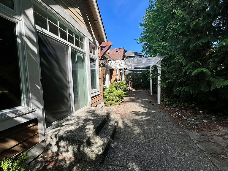 3875 Cameron Dr NE — Photo 35