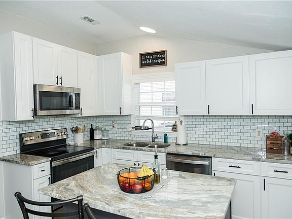 3rd image of 31 Decatur St