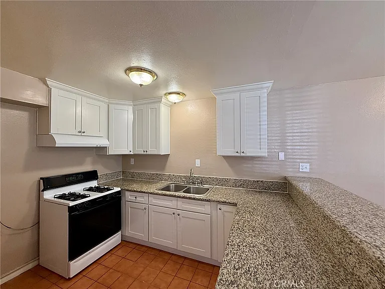 1134 W Stoneridge Ct #D — Photo 5