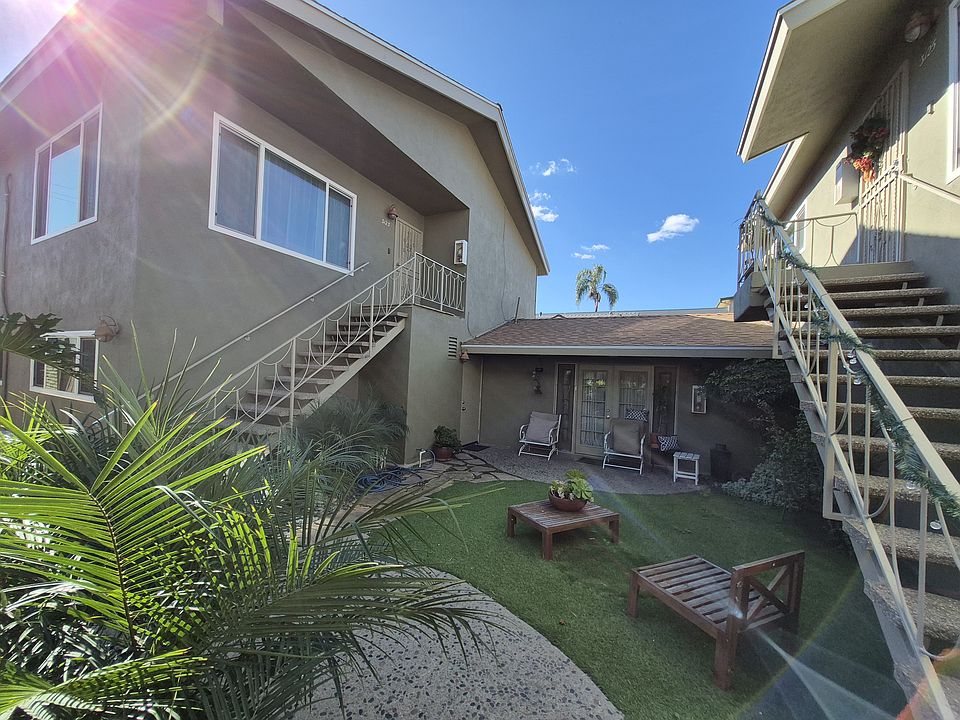 Front upper unit courtyard view