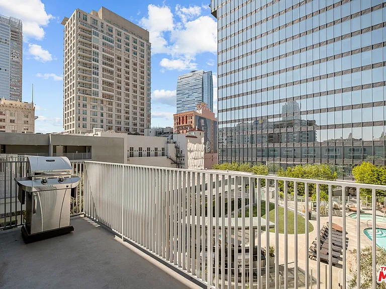901 S Flower St #703 — Photo 17