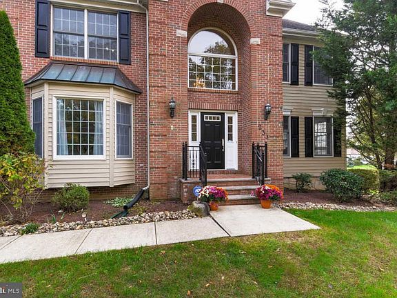 4th image of 233 South Ln
