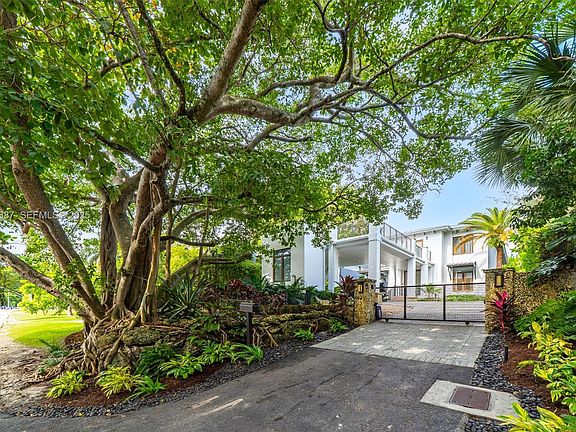 5th image of 1621 S Bayshore Dr