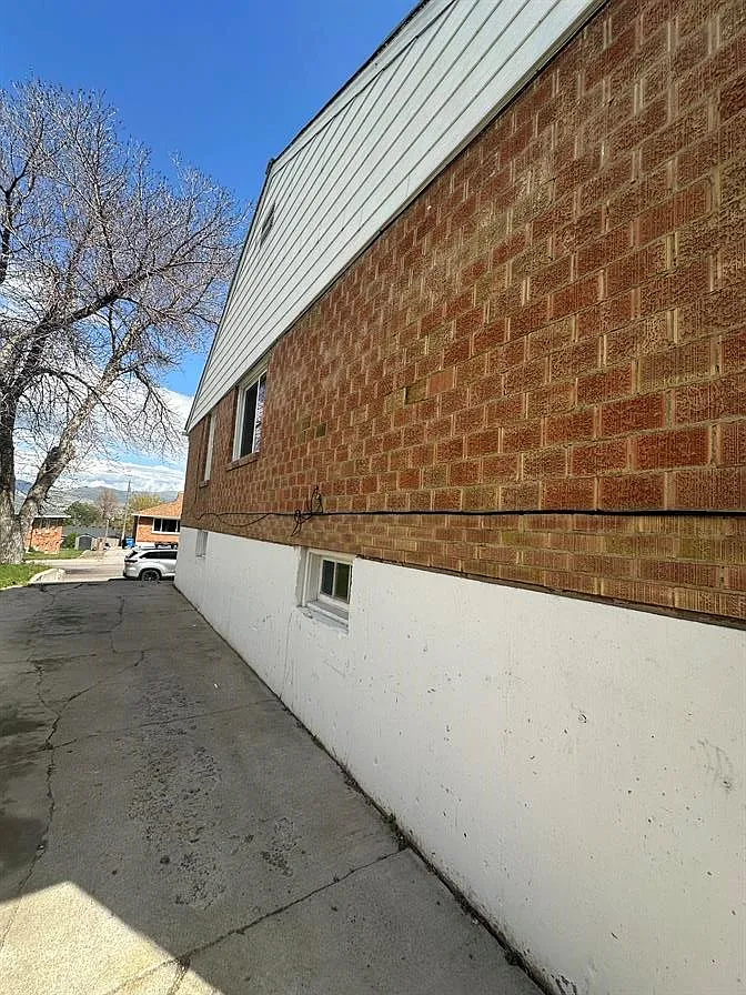 149 Toponce- 4 bedroom 1 bathroom with private yard! — Photo 3