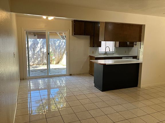 3rd image of 3000 Bay Ln