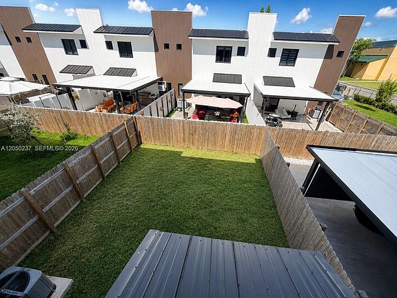 4th image of 552 NW 7th St #6