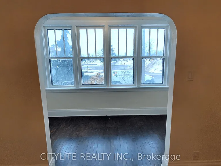 244 Albert St W — Photo 9