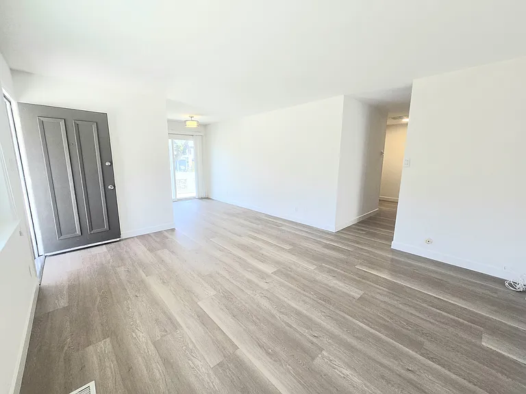 910 Academy Ave #910 — Photo 4
