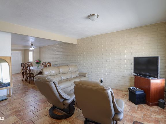 5th image of 219 E SAGUARO Street