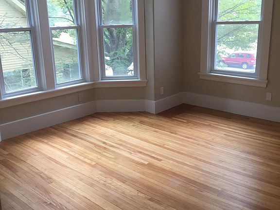4th image of 40 Central St