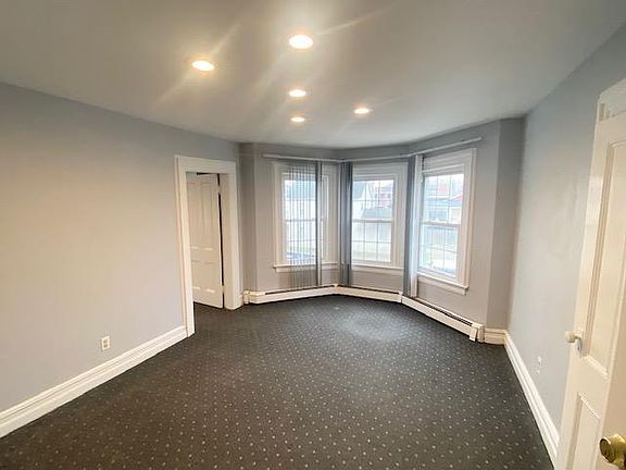 5th image of 282 Railroad Ave
