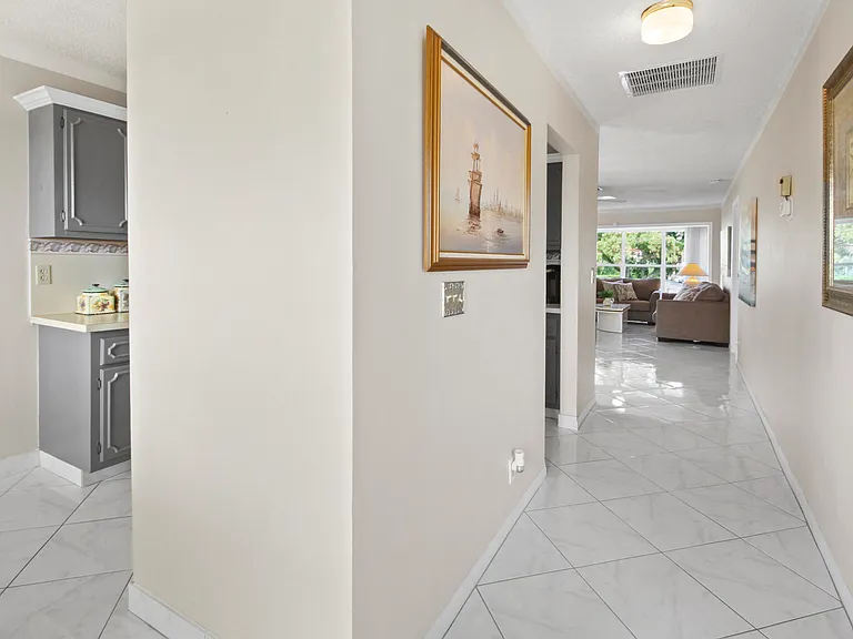 1001 Flame Vine Ave #202 — Photo 8