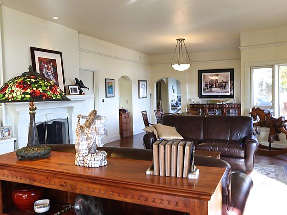 2nd image of 3219 Point White Dr NE