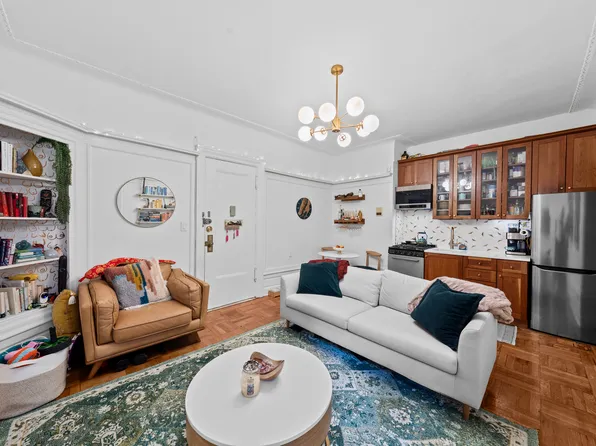 305 8th Avenue image 1 of 5