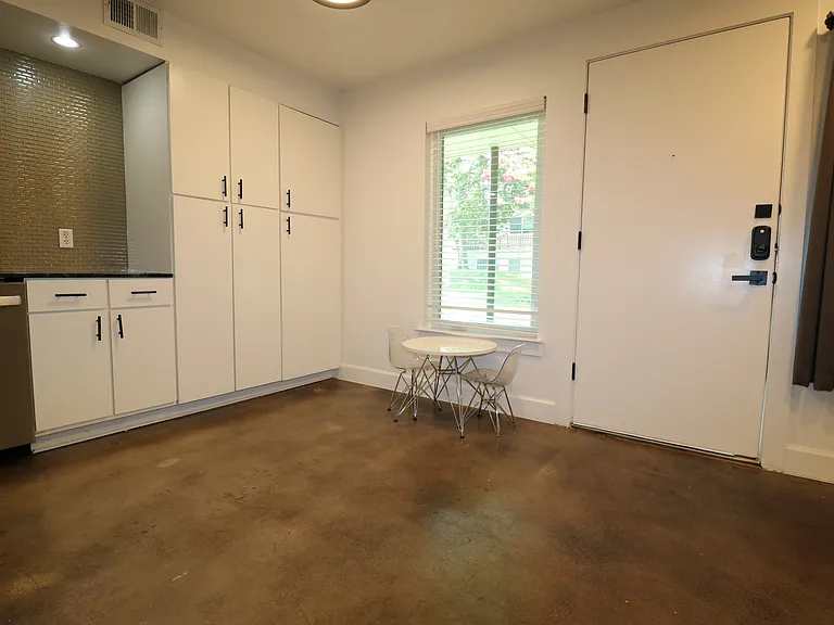 2200 Dickson Dr #124 — Photo 5