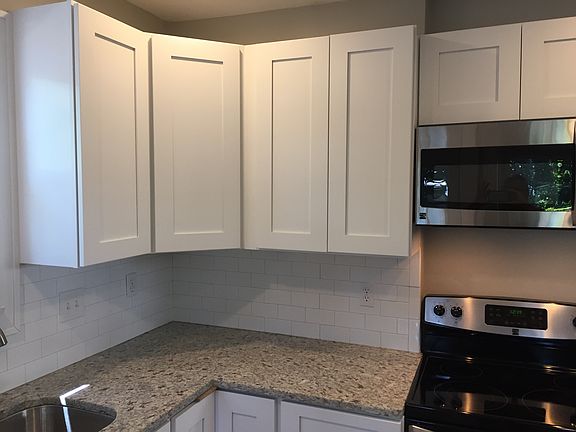 3rd image of 2041 Carabel Ave